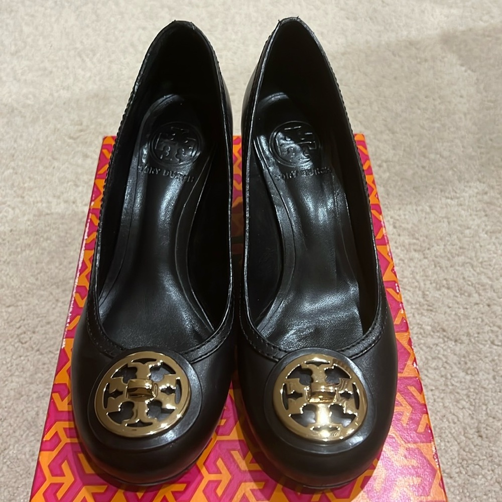 Tory Burch Black  Selma Mid Heel Pump - Size 6.5